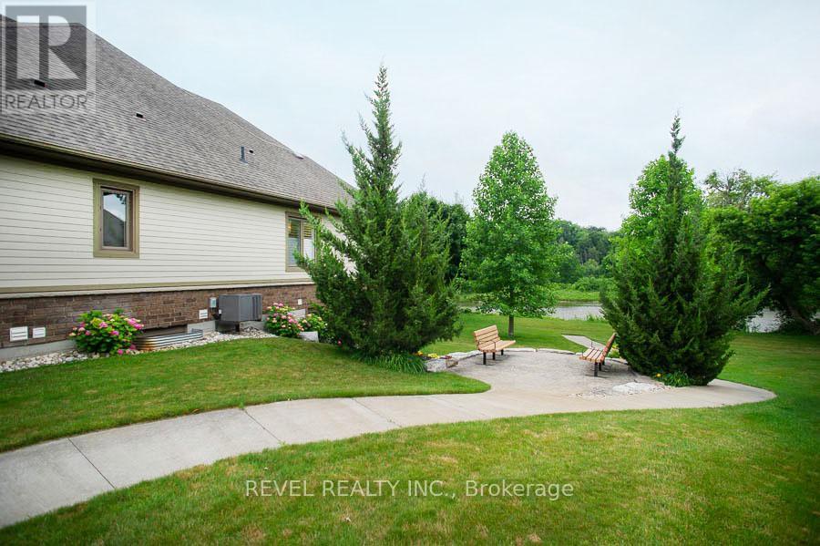 Property at 6 - 158 WILLOW STREET image 4