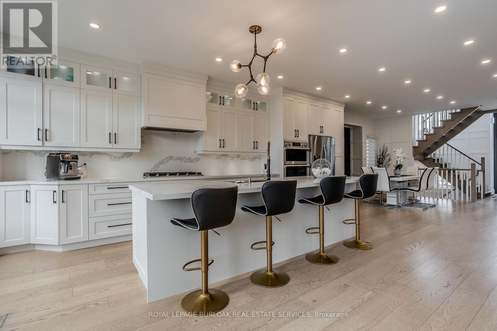 Property at 287 CLOVERLEAF DRIVE image 3