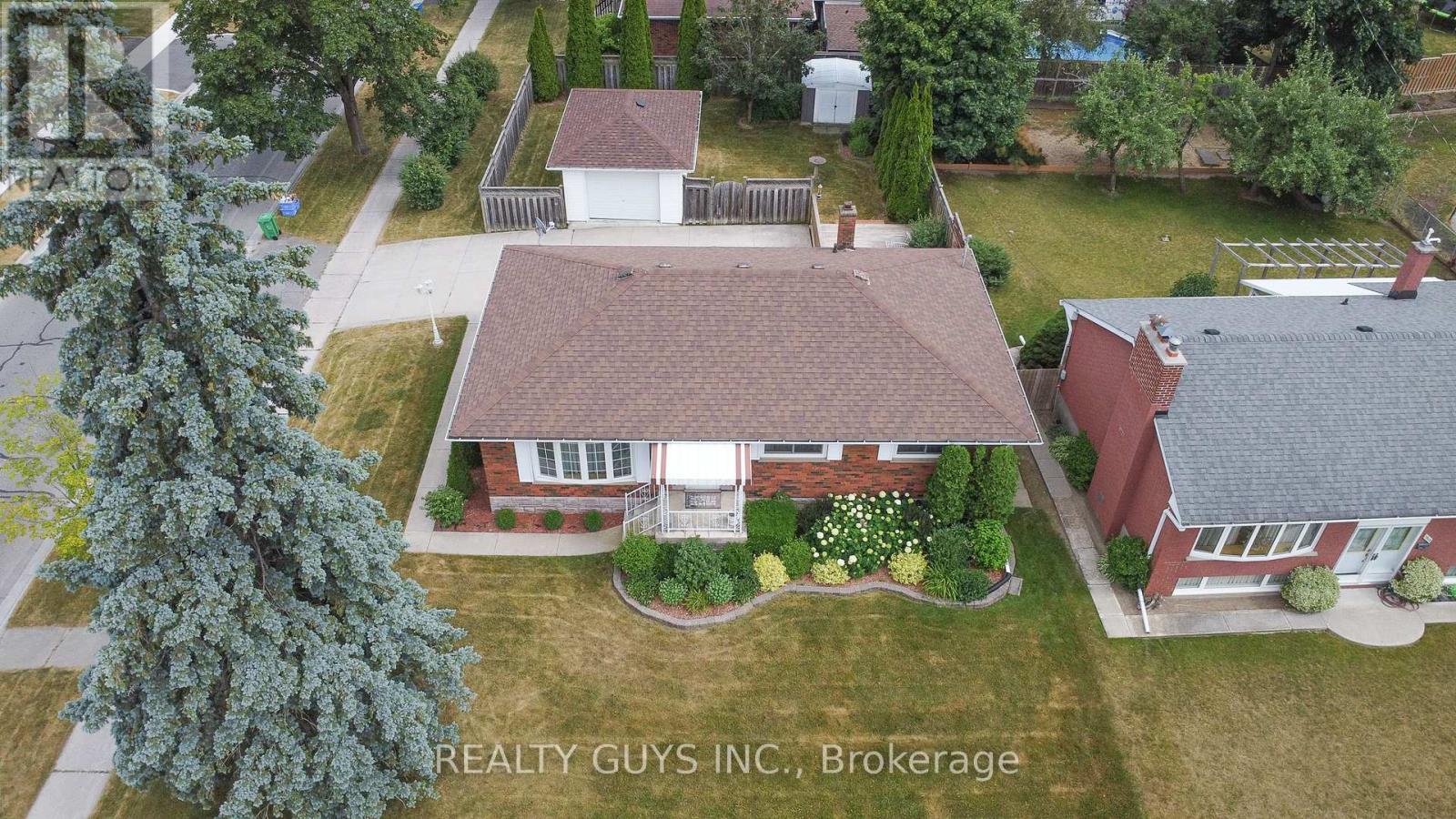 Property at 1066 GLEBEMOUNT CRESCENT image 1