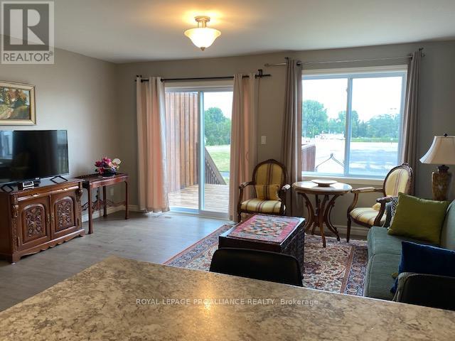 5 Ridgeway Place, Belleville, Ontario  K8P 0E7 - Photo 5 - X12273756