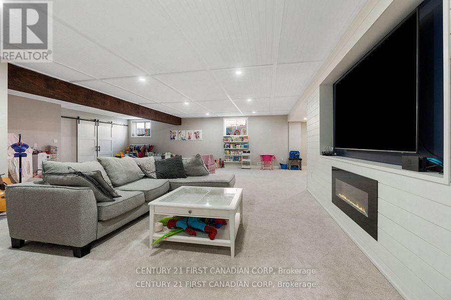 245 Walnut Street, Lucan Biddulph (Lucan), Ontario  N0M 2J0 - Photo 43 - X12273745