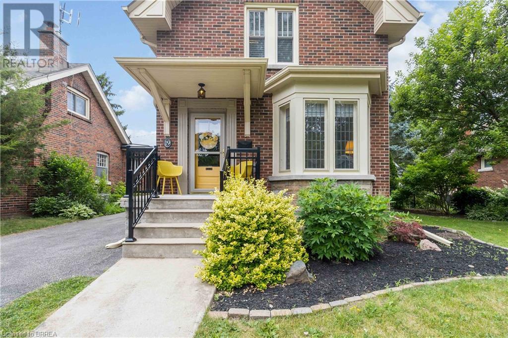 19 Lincoln Avenue, Brantford, Ontario  N3T 4S5 - Photo 2 - 40748448