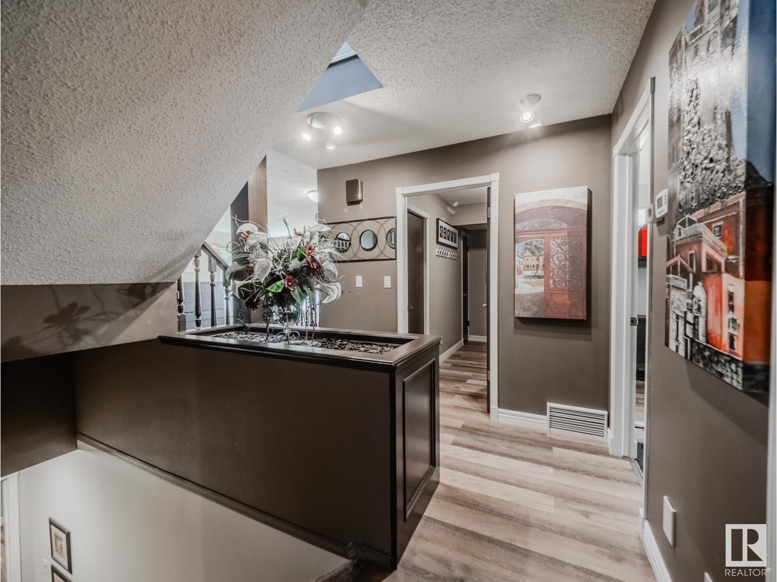Property at 21 KIRKLEES PL image 3