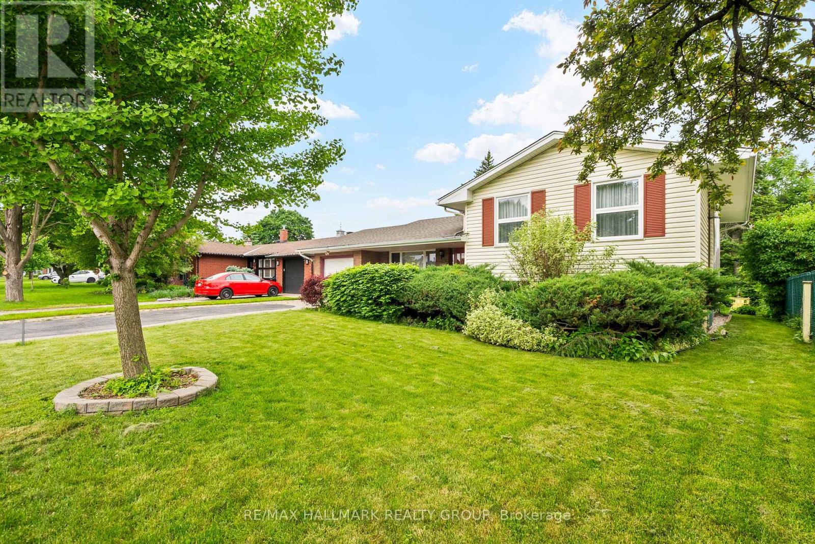 Property at 2143 HUBBARD CRESCENT image 2