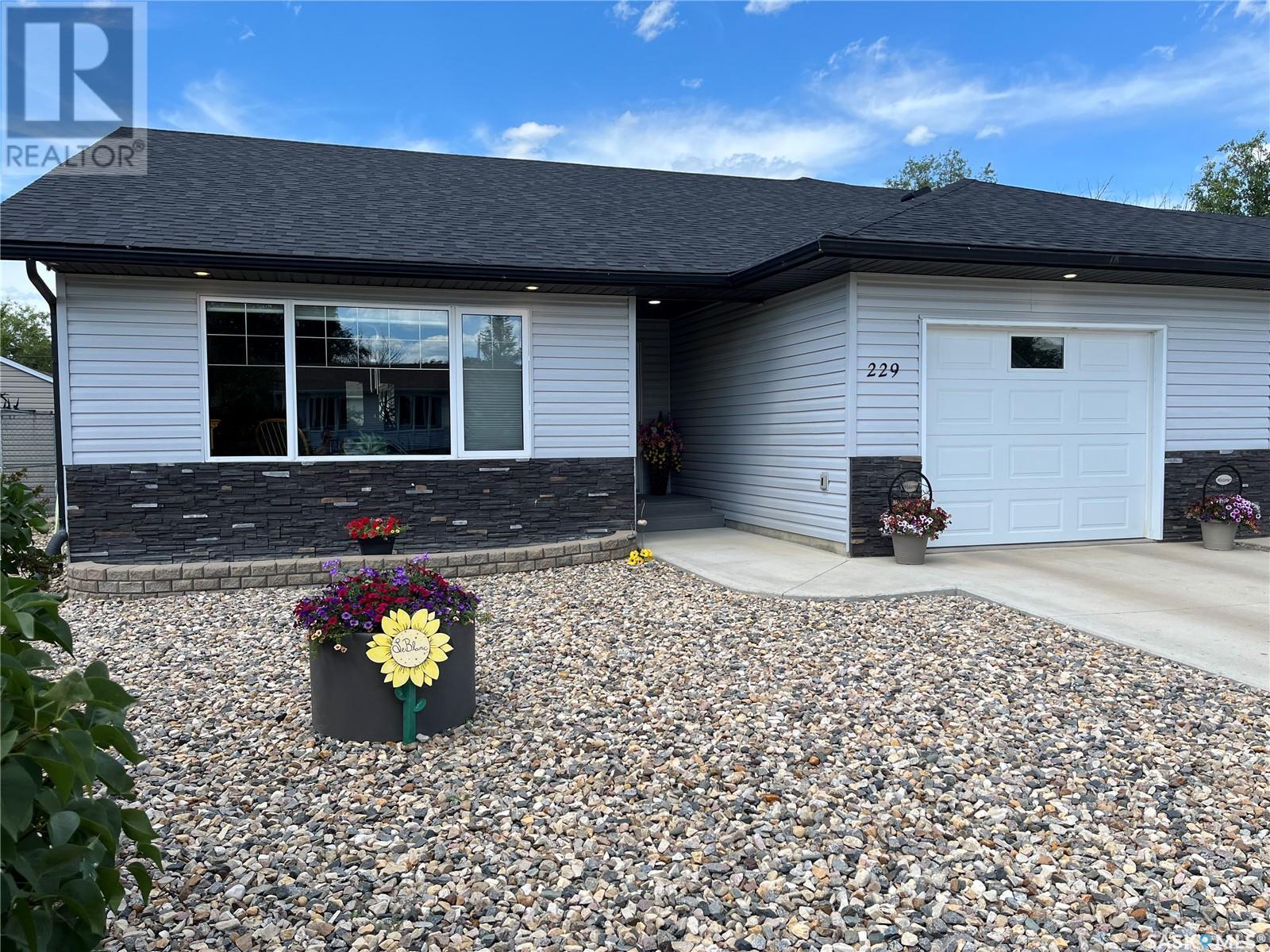 229 5th AVENUE, gravelbourg, Saskatchewan