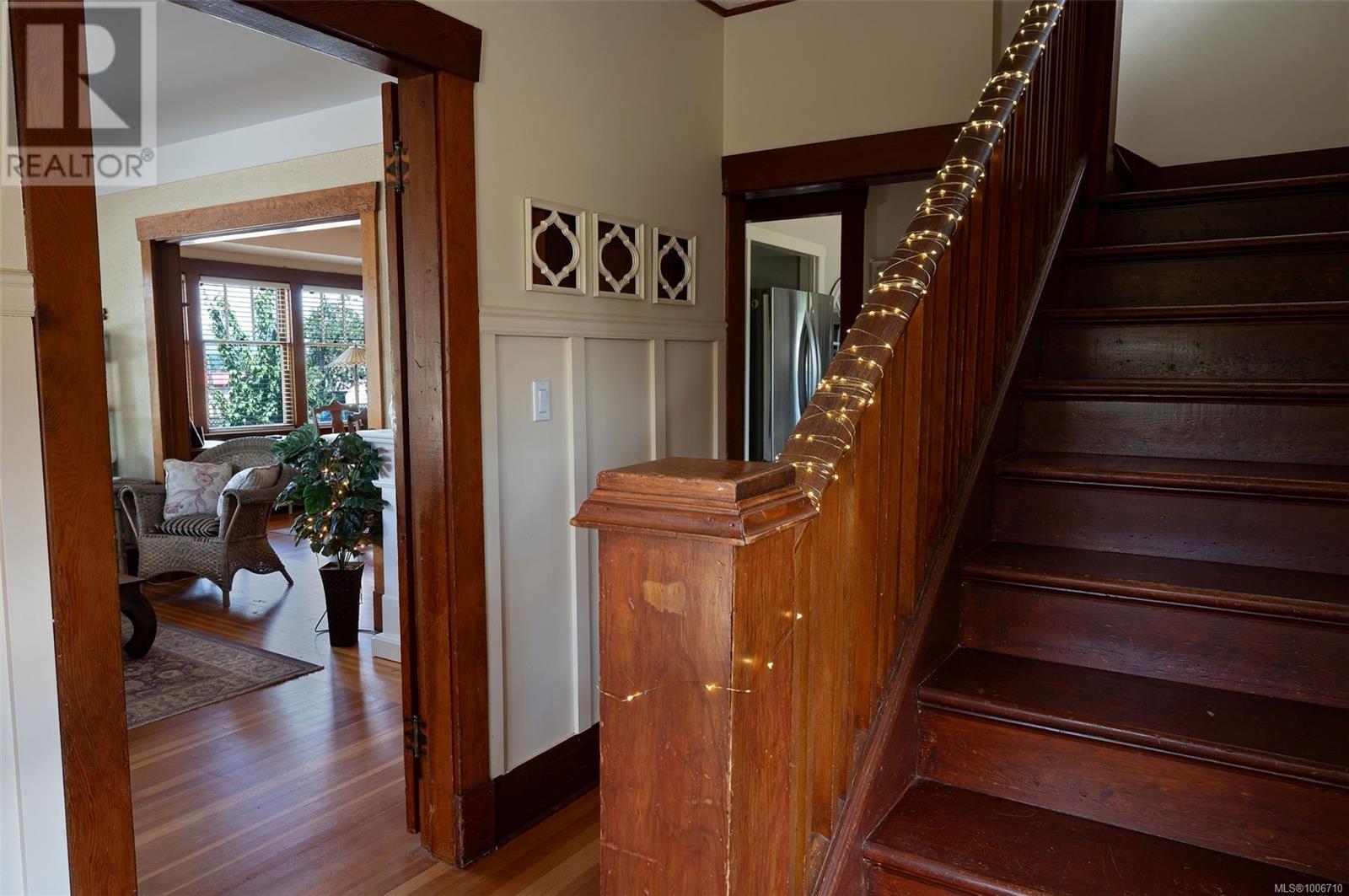 Property at 4103 Burde St image 3
