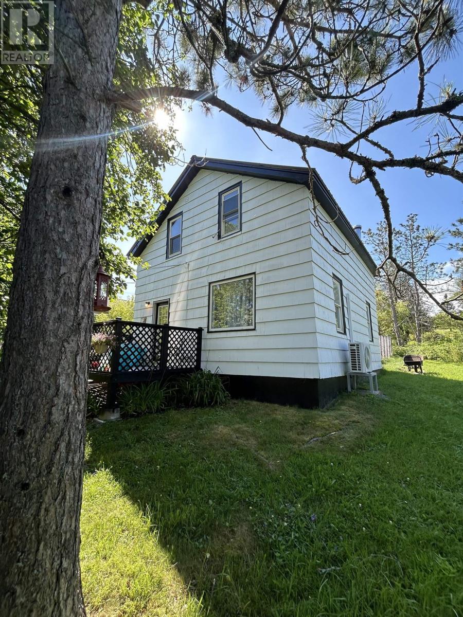 81 North Street, Springhill, Nova Scotia  B0M 1X0 - Photo 1 - 202517106