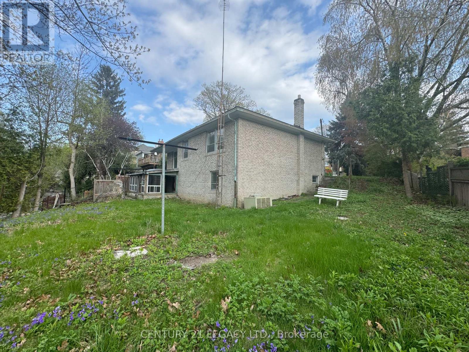20 Leland Avenue, Toronto (Stonegate-Queensway), Ontario  M8Z 2X5 - Photo 10 - W12273624