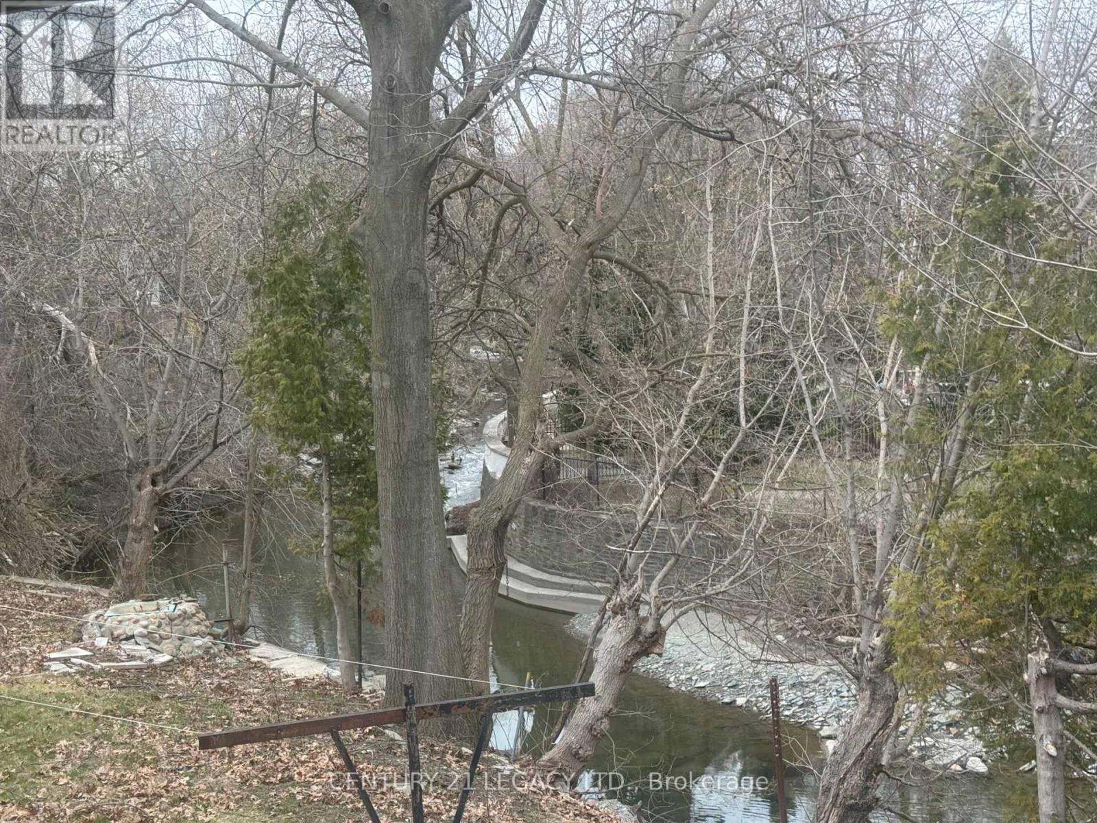 20 Leland Avenue, Toronto (Stonegate-Queensway), Ontario  M8Z 2X5 - Photo 11 - W12273624