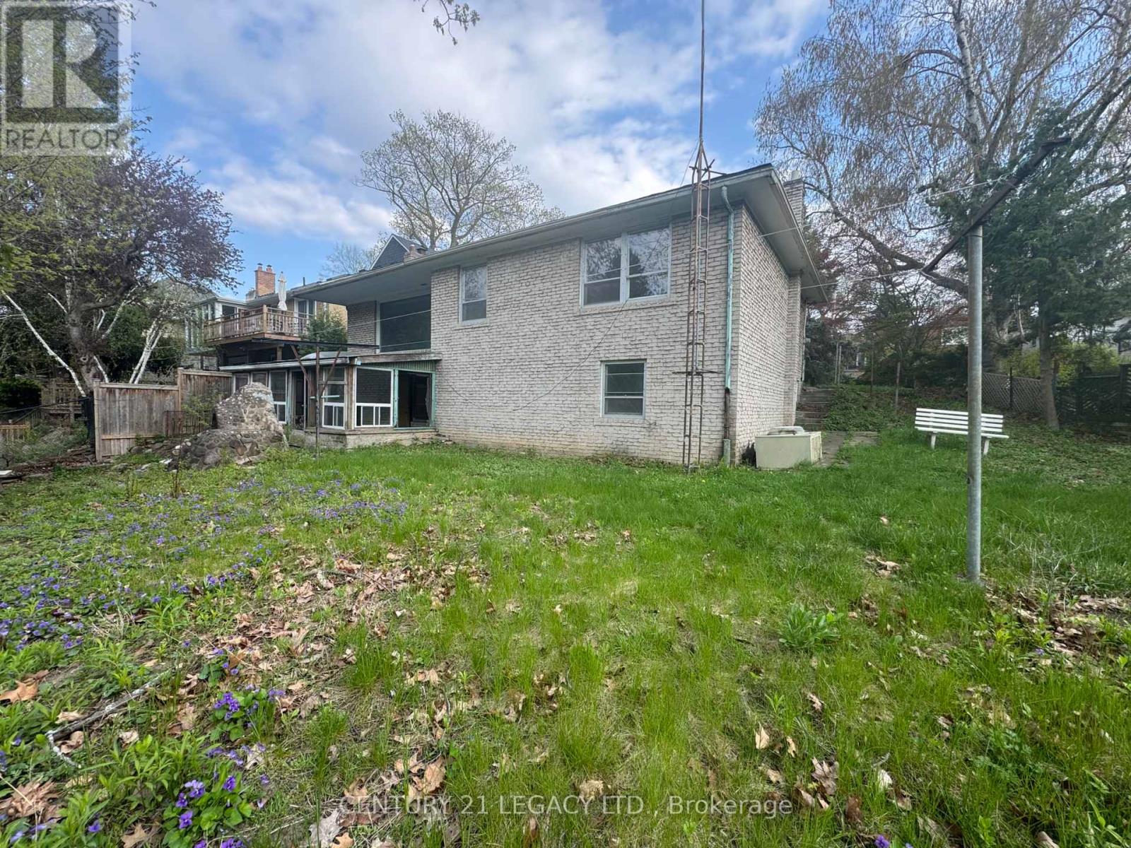 20 Leland Avenue, Toronto (Stonegate-Queensway), Ontario  M8Z 2X5 - Photo 9 - W12273624