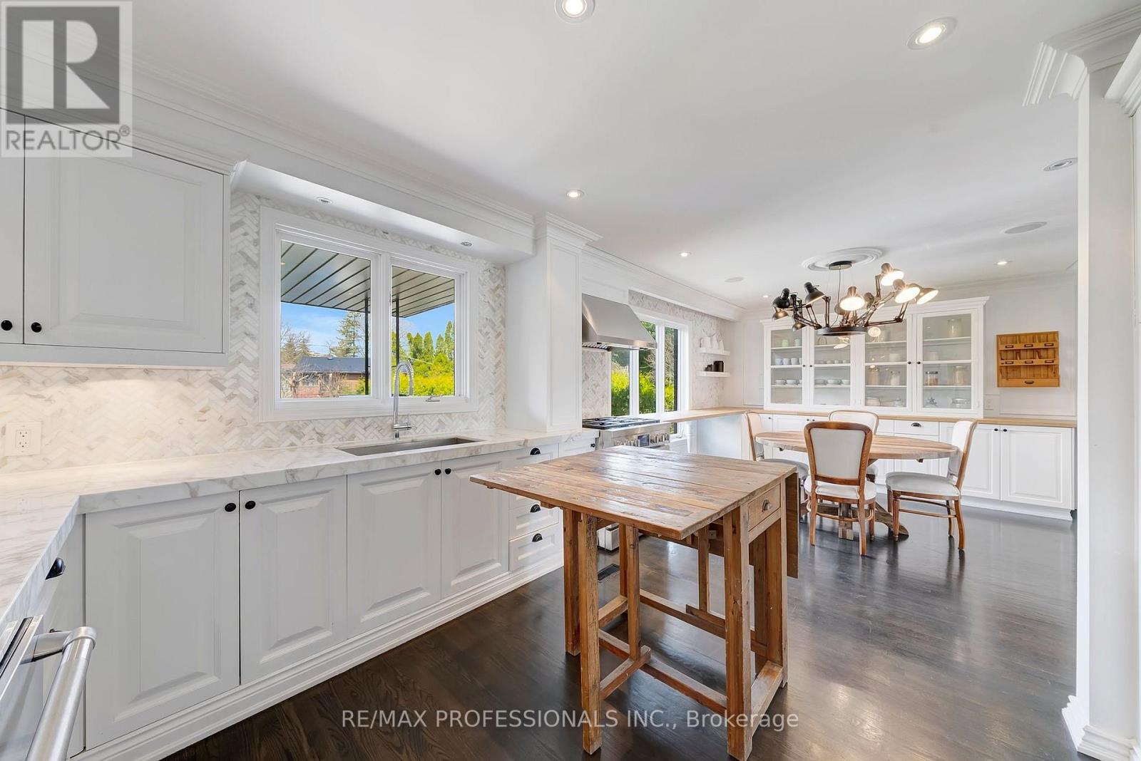 52 Courtsfield Crescent, Toronto (Edenbridge-Humber Valley), Ontario  M9A 4S9 - Photo 13 - W12273658