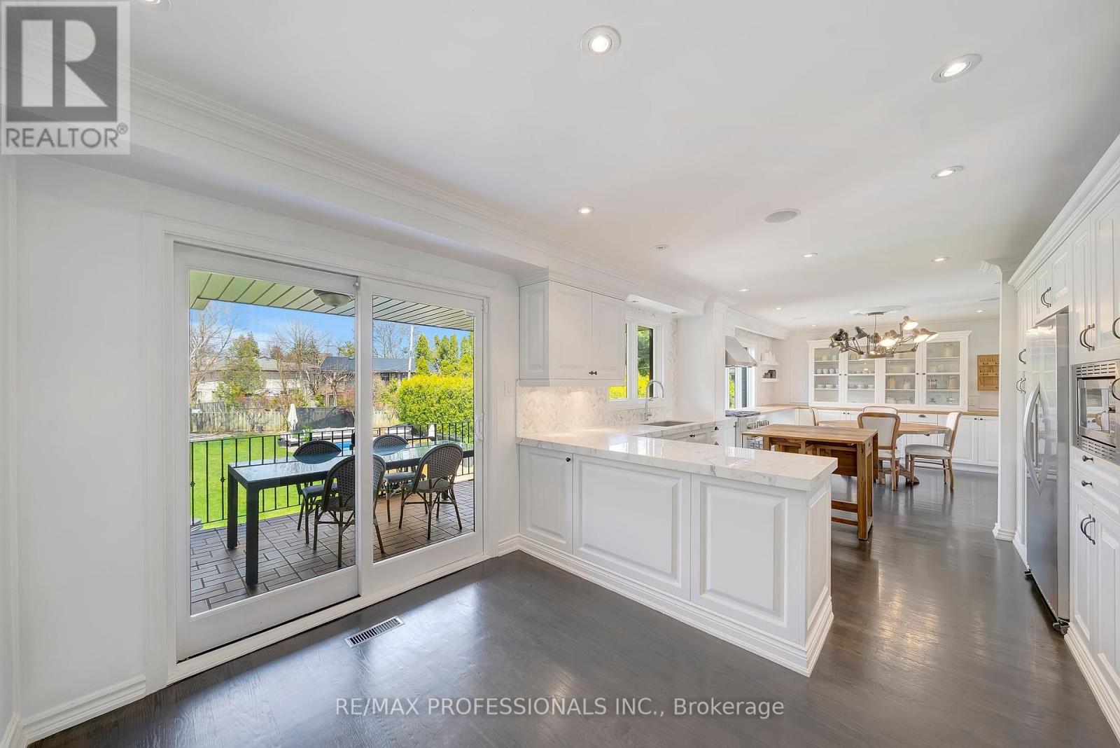 52 Courtsfield Crescent, Toronto (Edenbridge-Humber Valley), Ontario  M9A 4S9 - Photo 15 - W12273658