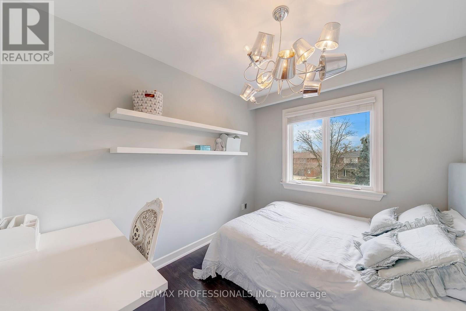 52 Courtsfield Crescent, Toronto (Edenbridge-Humber Valley), Ontario  M9A 4S9 - Photo 21 - W12273658