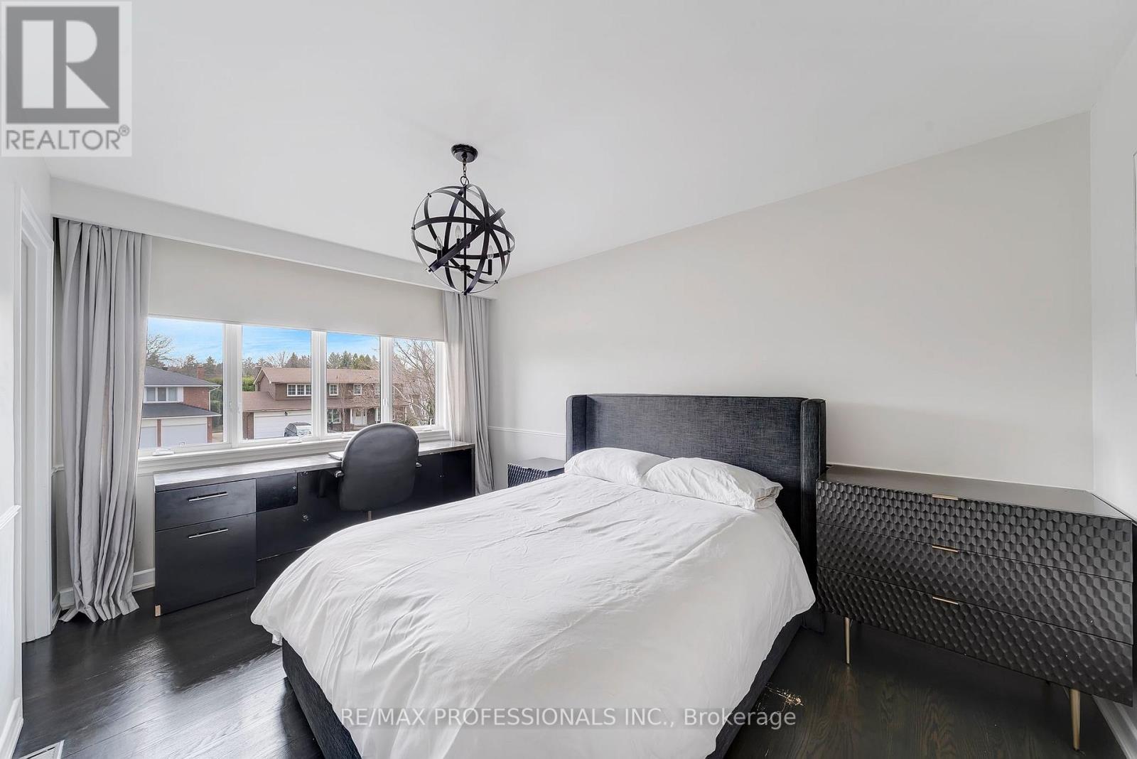 52 Courtsfield Crescent, Toronto (Edenbridge-Humber Valley), Ontario  M9A 4S9 - Photo 23 - W12273658