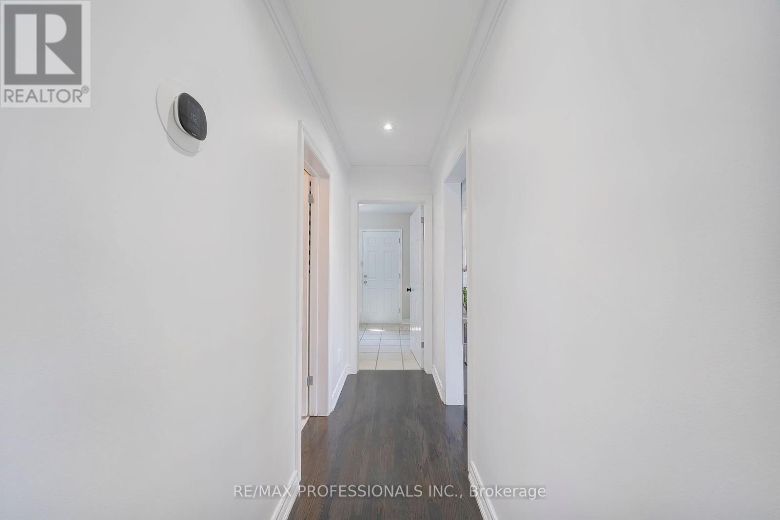 52 Courtsfield Crescent, Toronto (Edenbridge-Humber Valley), Ontario  M9A 4S9 - Photo 24 - W12273658