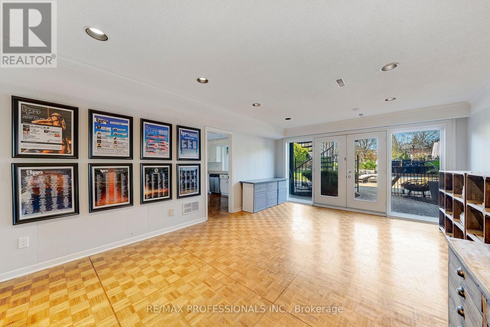 52 Courtsfield Crescent, Toronto (Edenbridge-Humber Valley), Ontario  M9A 4S9 - Photo 26 - W12273658