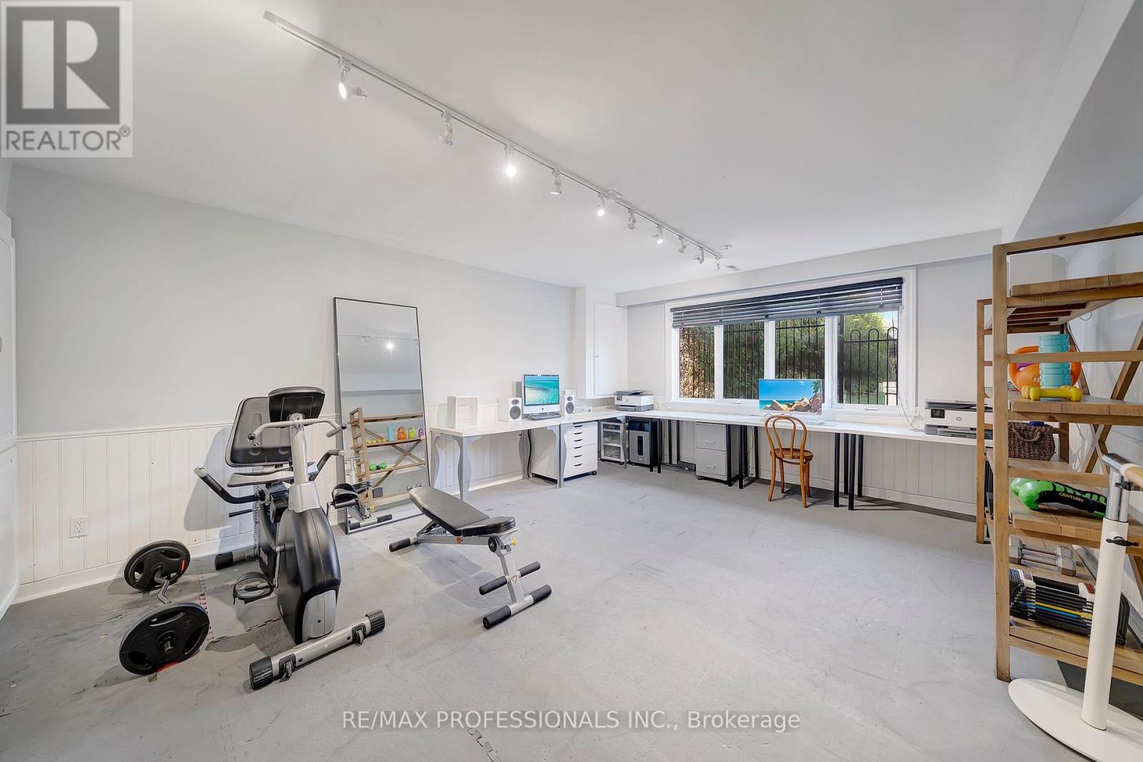 52 Courtsfield Crescent, Toronto (Edenbridge-Humber Valley), Ontario  M9A 4S9 - Photo 29 - W12273658
