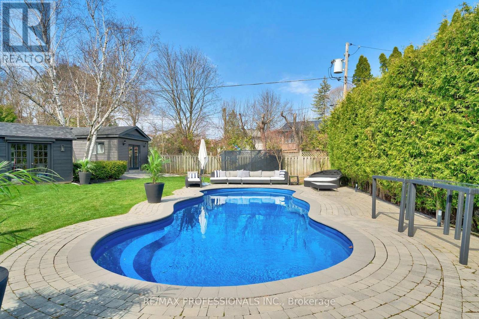 52 Courtsfield Crescent, Toronto (Edenbridge-Humber Valley), Ontario  M9A 4S9 - Photo 31 - W12273658