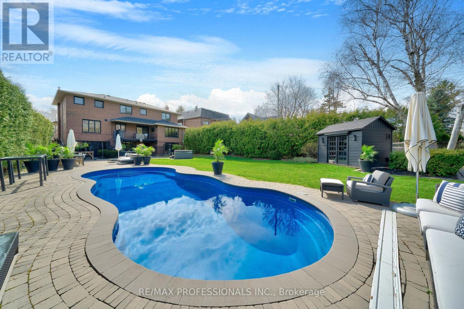 52 Courtsfield Crescent, Toronto (Edenbridge-Humber Valley), Ontario  M9A 4S9 - Photo 32 - W12273658