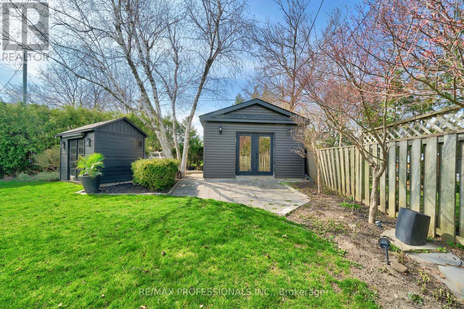 52 Courtsfield Crescent, Toronto (Edenbridge-Humber Valley), Ontario  M9A 4S9 - Photo 33 - W12273658