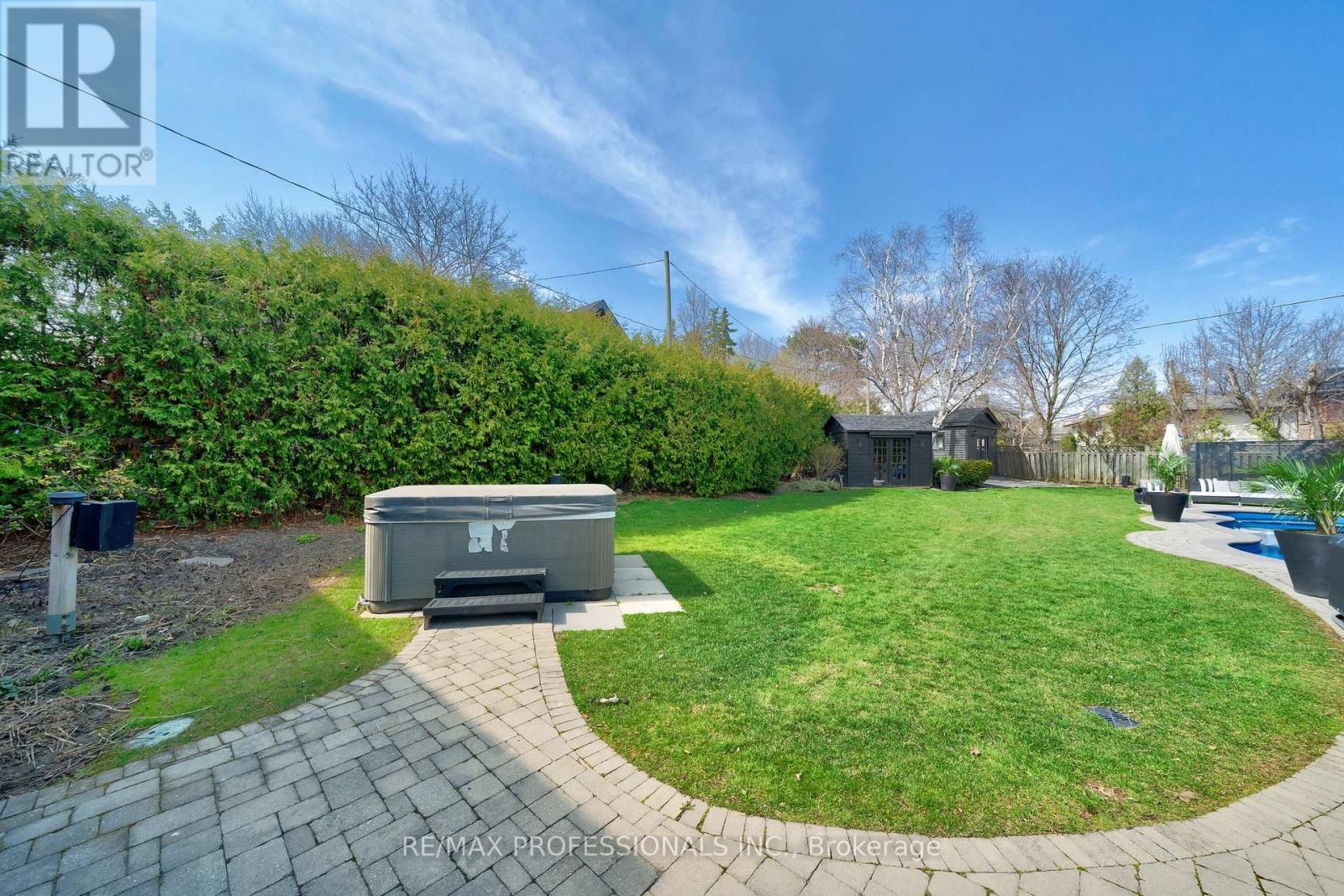 52 Courtsfield Crescent, Toronto (Edenbridge-Humber Valley), Ontario  M9A 4S9 - Photo 35 - W12273658