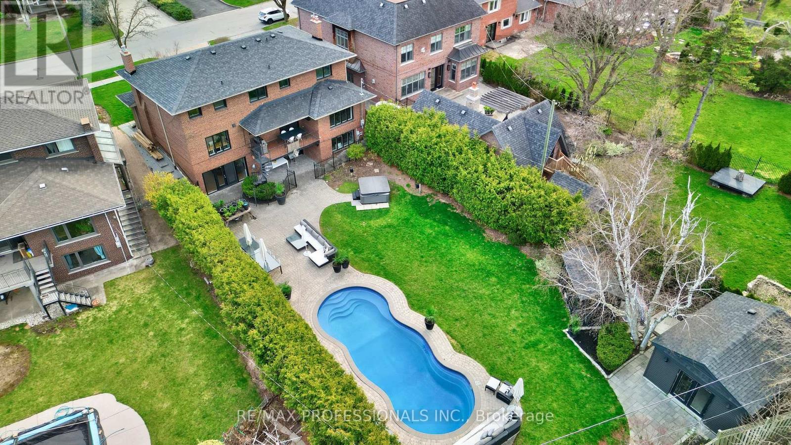 52 Courtsfield Crescent, Toronto (Edenbridge-Humber Valley), Ontario  M9A 4S9 - Photo 37 - W12273658