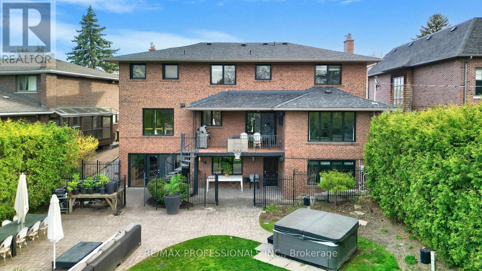 52 Courtsfield Crescent, Toronto (Edenbridge-Humber Valley), Ontario  M9A 4S9 - Photo 39 - W12273658
