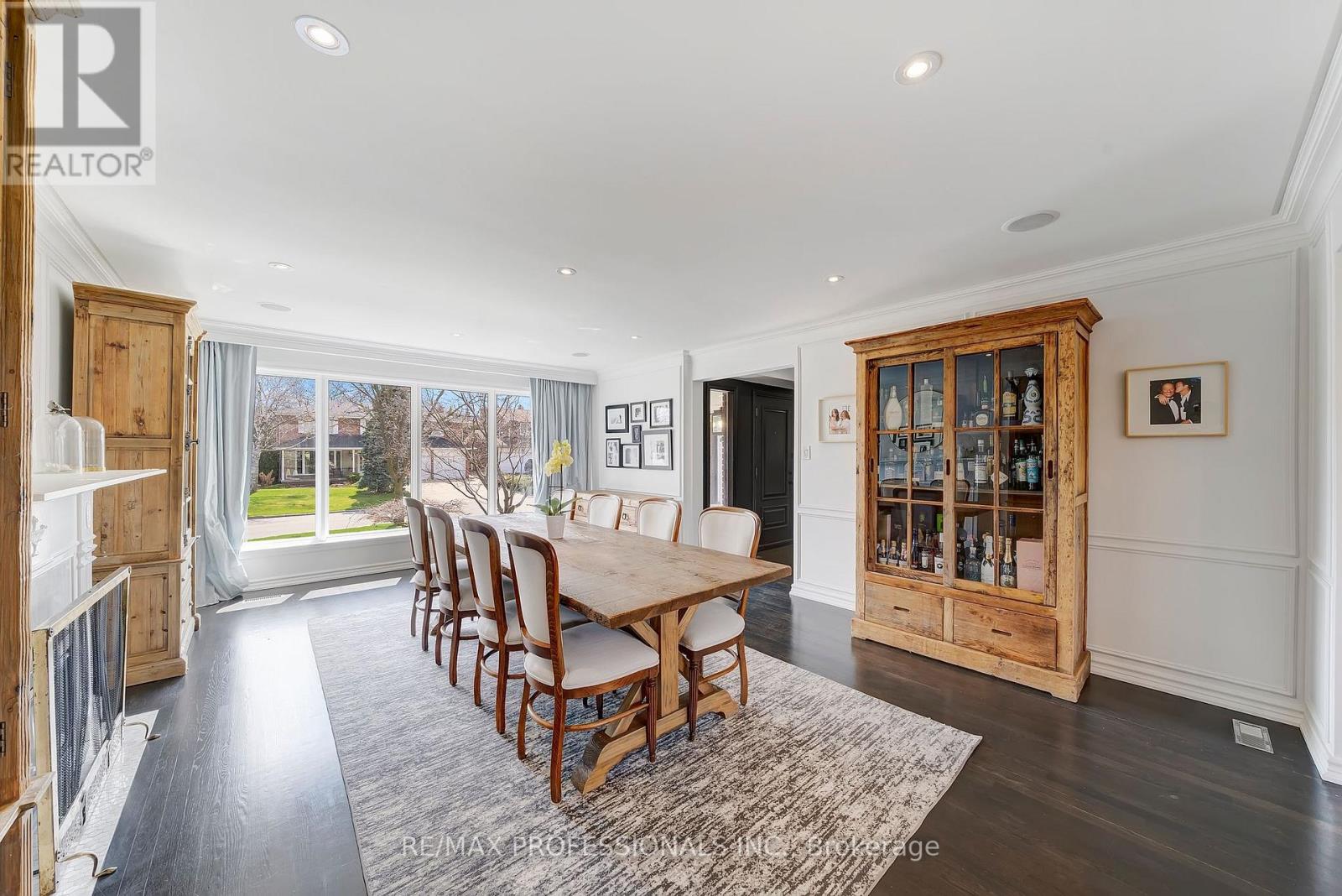 52 Courtsfield Crescent, Toronto (Edenbridge-Humber Valley), Ontario  M9A 4S9 - Photo 7 - W12273658