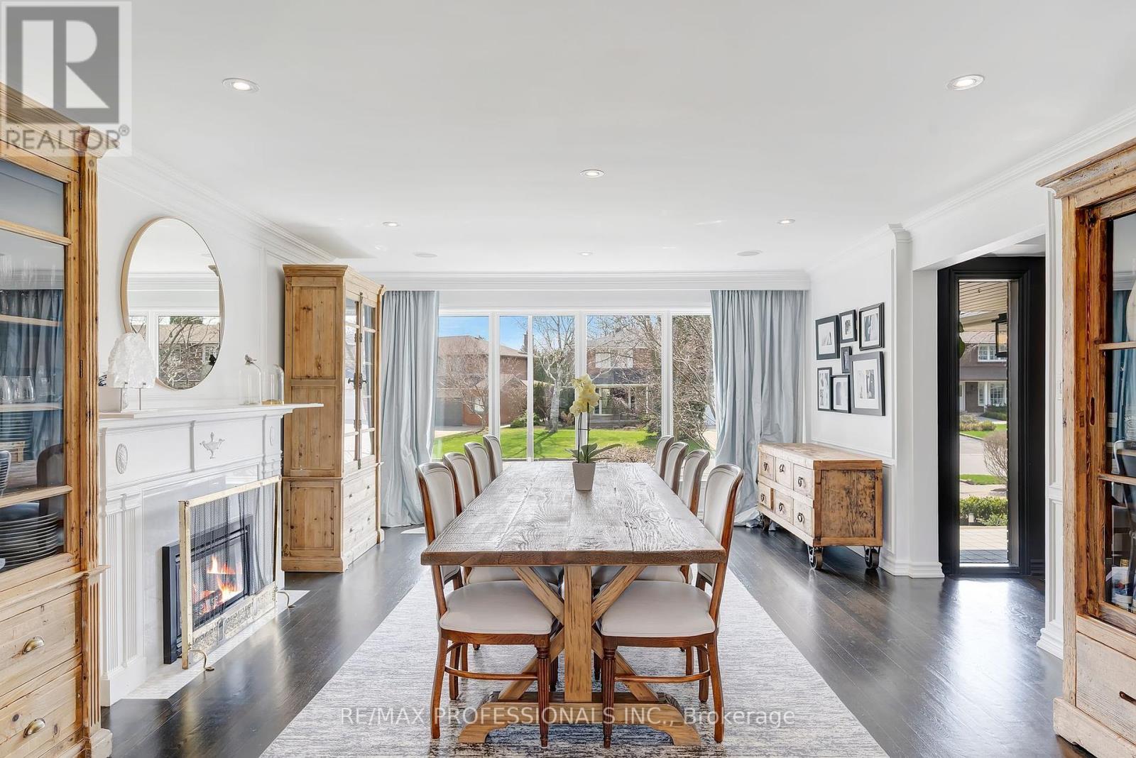 52 Courtsfield Crescent, Toronto (Edenbridge-Humber Valley), Ontario  M9A 4S9 - Photo 8 - W12273658