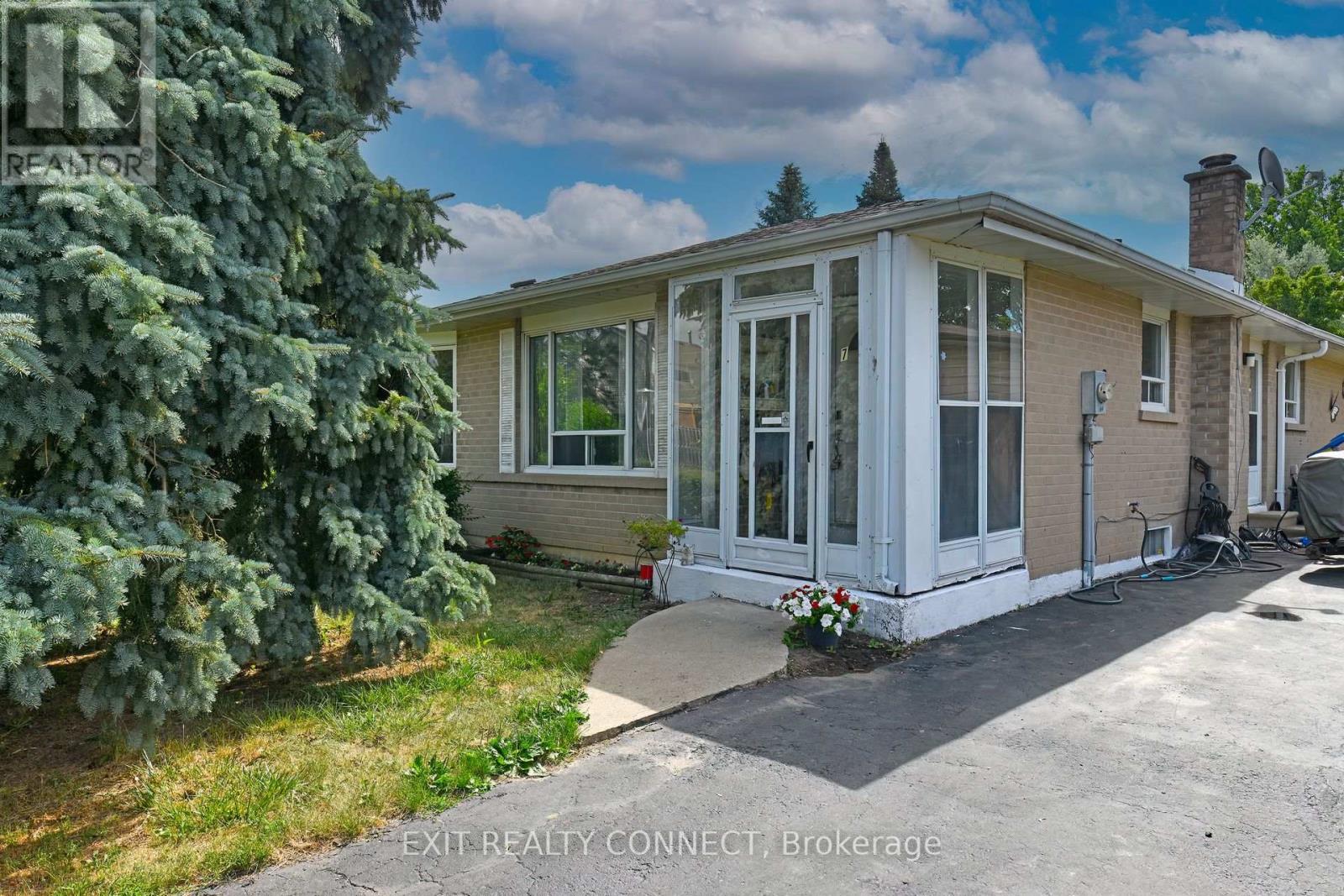 Property at 7 MANDARIN CRESCENT image 1