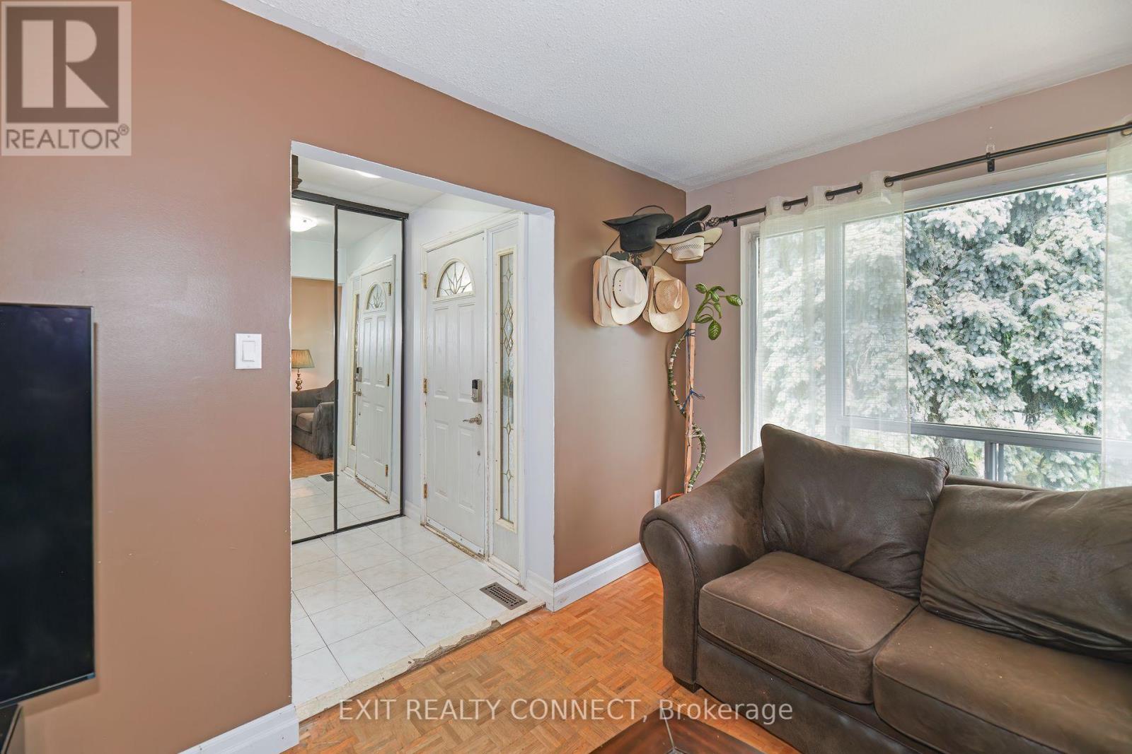 Property at 7 MANDARIN CRESCENT image 2