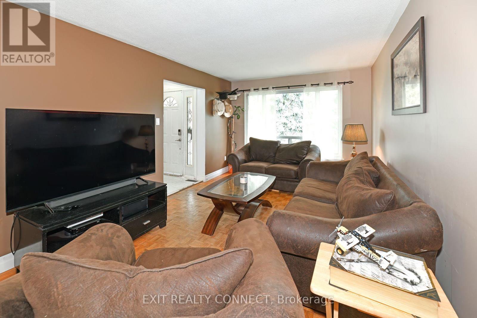 Property at 7 MANDARIN CRESCENT image 3