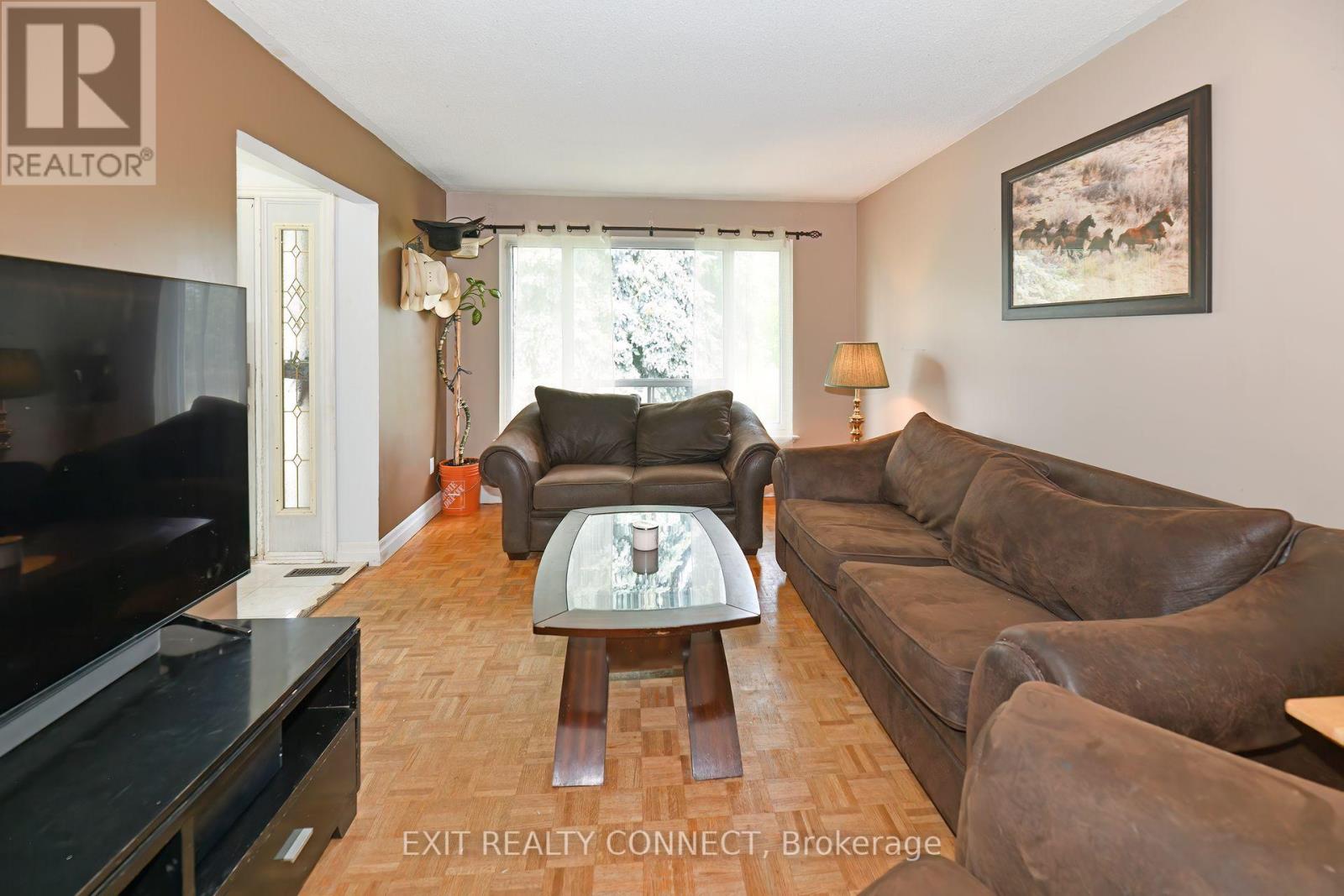Property at 7 MANDARIN CRESCENT image 4