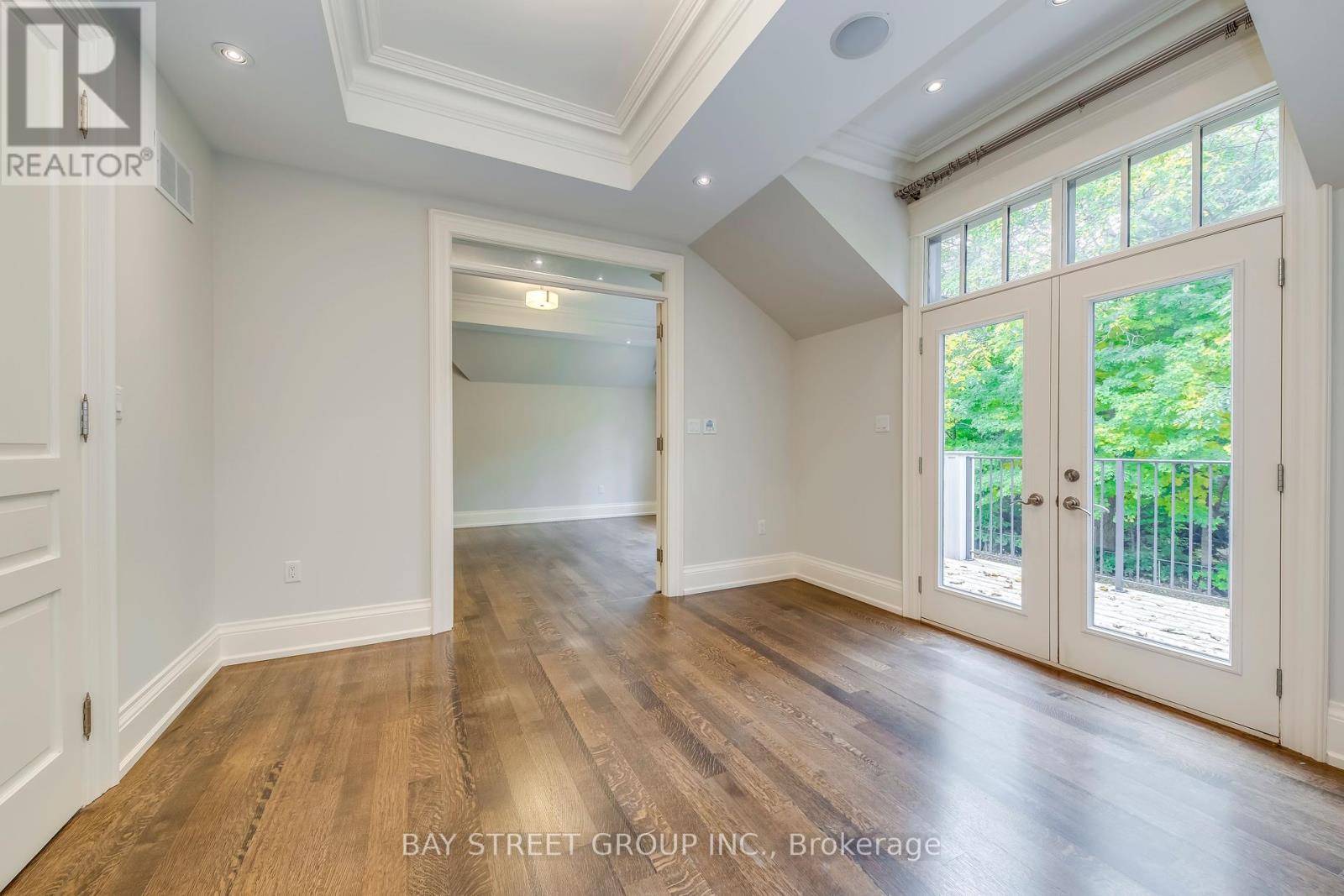 1031 Lakeshore Road W, Oakville, Ontario  L6L 1E7 - Photo 14 - W12273683