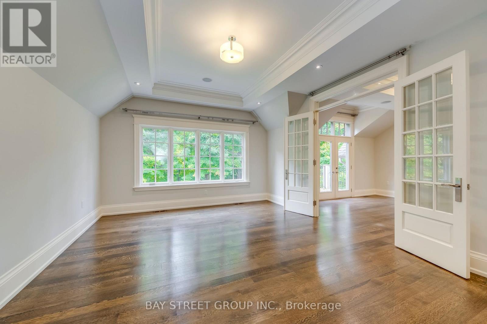 1031 Lakeshore Road W, Oakville, Ontario  L6L 1E7 - Photo 15 - W12273683