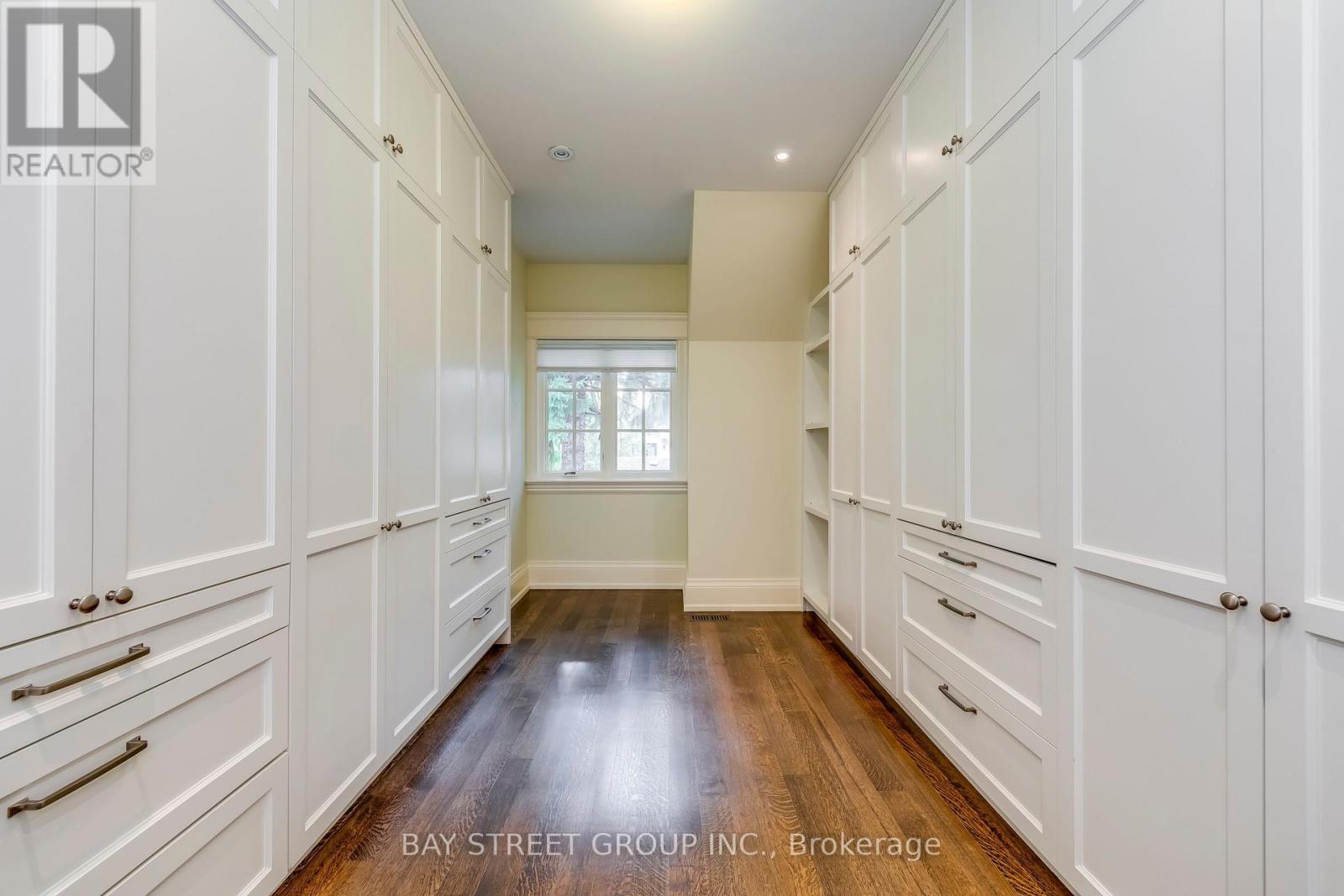 1031 Lakeshore Road W, Oakville, Ontario  L6L 1E7 - Photo 18 - W12273683