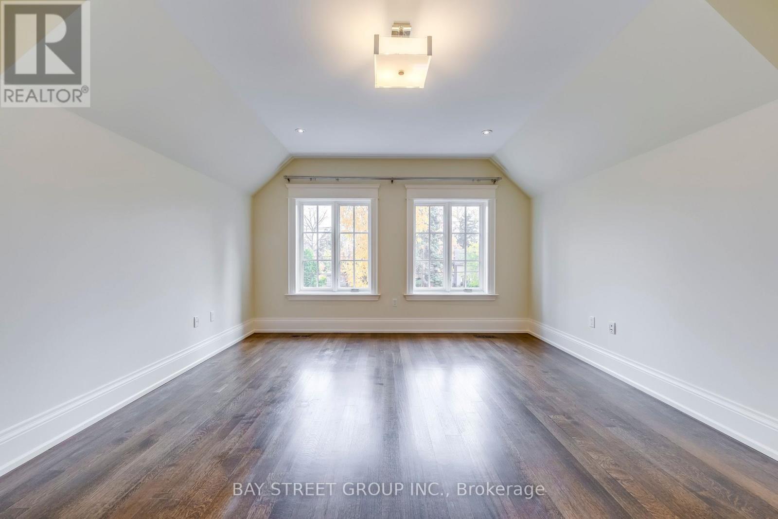 1031 Lakeshore Road W, Oakville, Ontario  L6L 1E7 - Photo 19 - W12273683