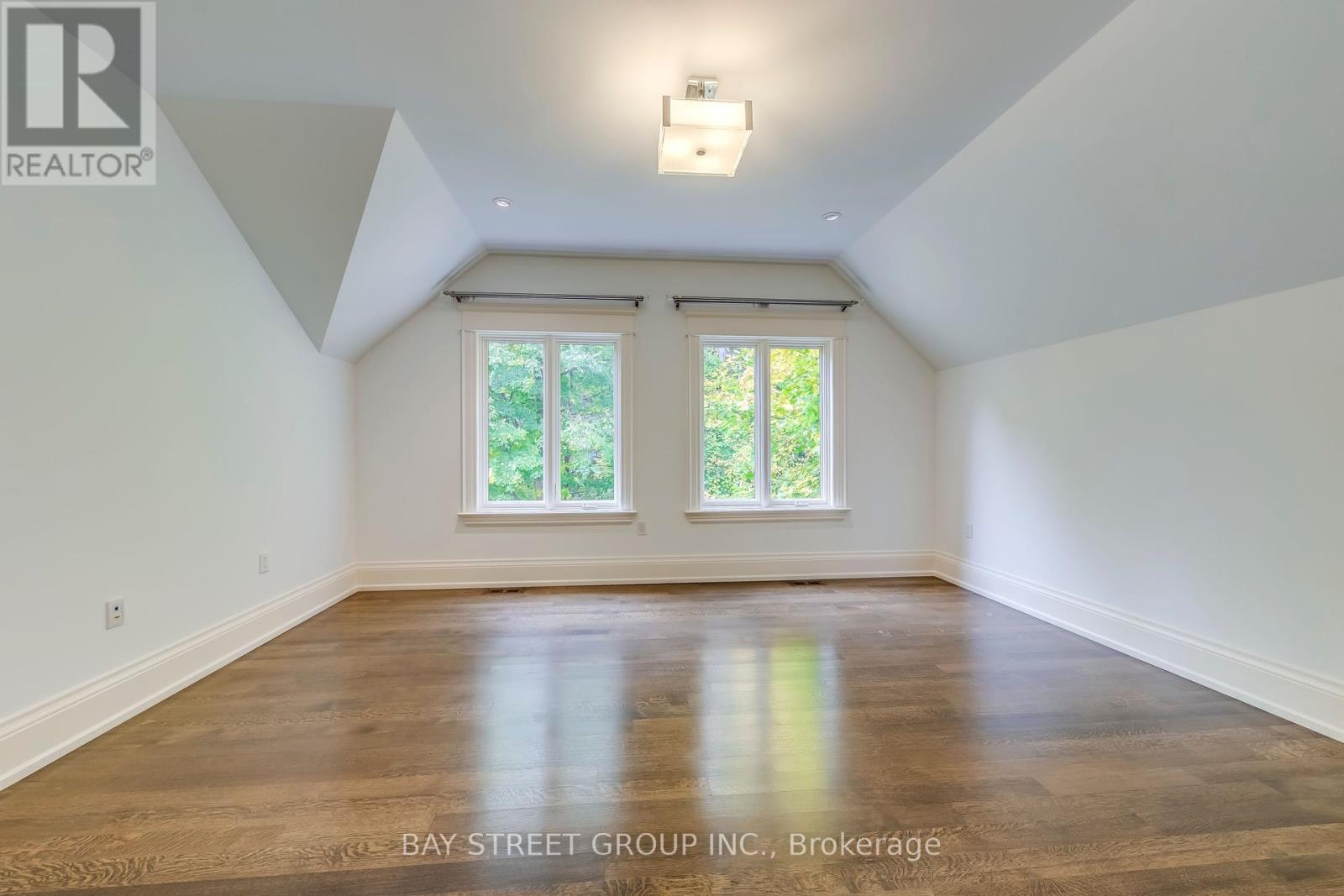1031 Lakeshore Road W, Oakville, Ontario  L6L 1E7 - Photo 23 - W12273683
