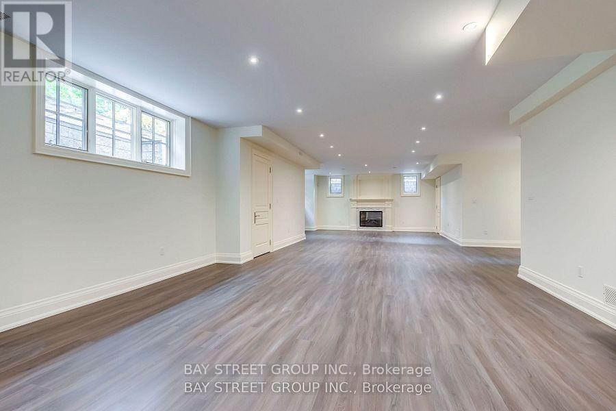1031 Lakeshore Road W, Oakville, Ontario  L6L 1E7 - Photo 28 - W12273683