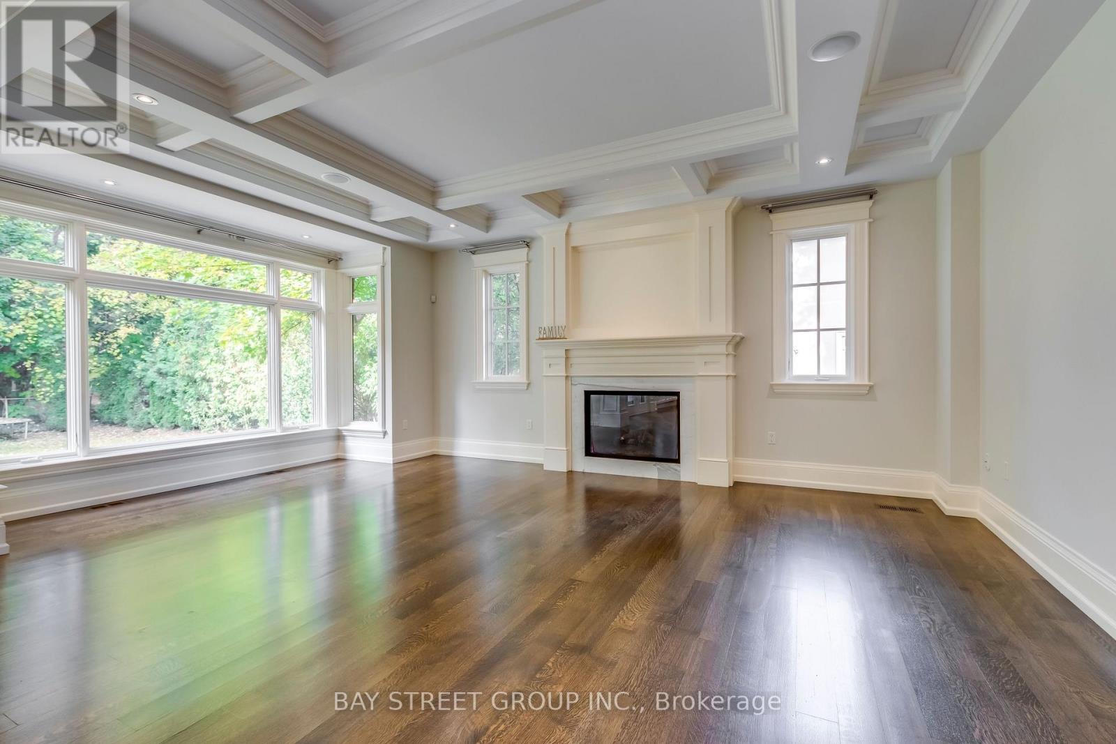1031 Lakeshore Road W, Oakville, Ontario  L6L 1E7 - Photo 7 - W12273683
