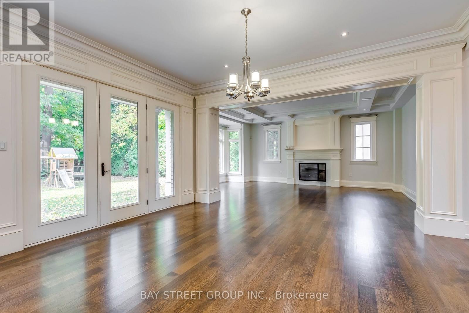 1031 Lakeshore Road W, Oakville, Ontario  L6L 1E7 - Photo 8 - W12273683