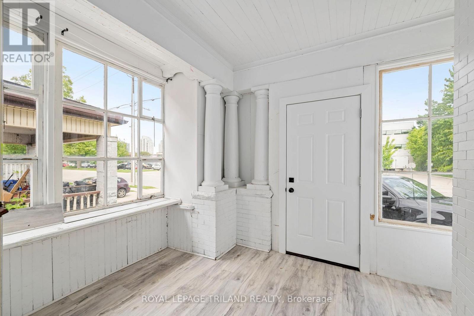 Property at 255 SIMCOE STREET image 5
