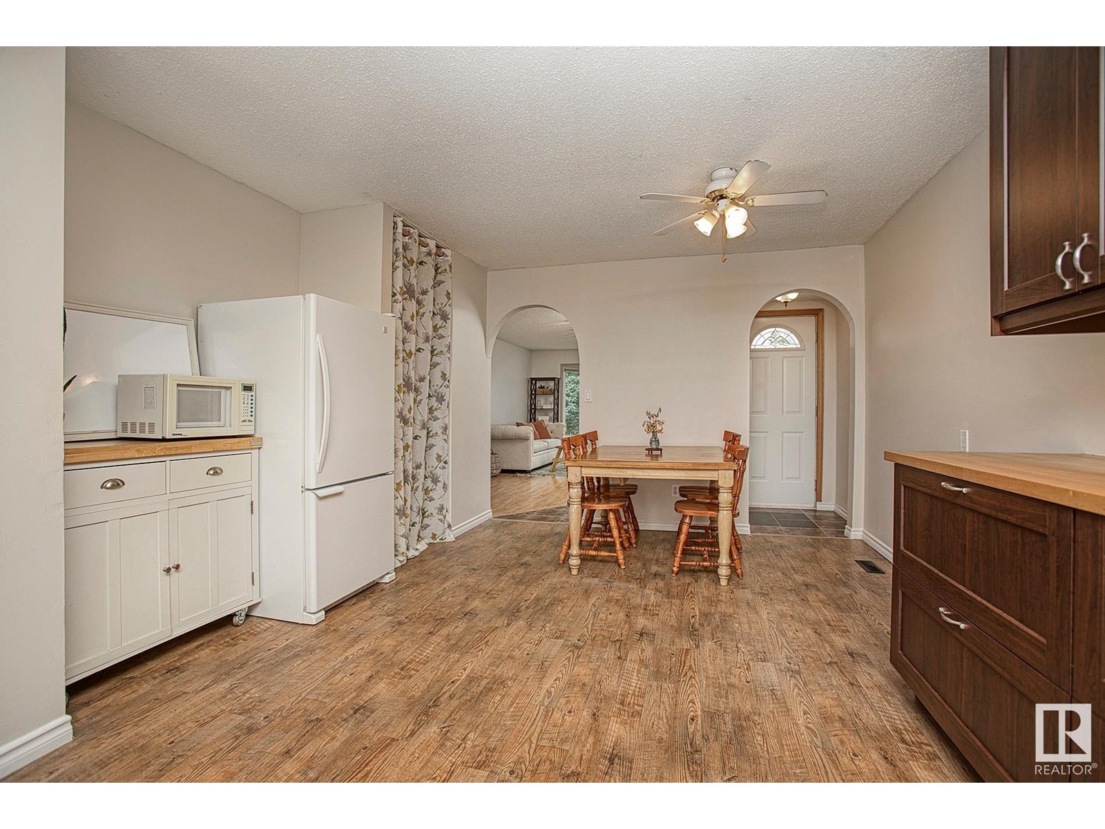 Property at 7 POINCIANA CO image 4