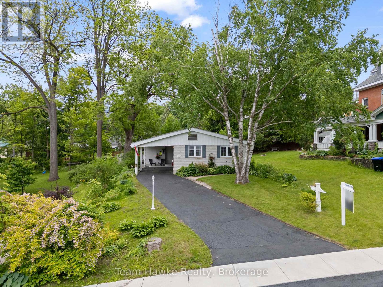 Property at 689 DOMINION AVENUE image 2
