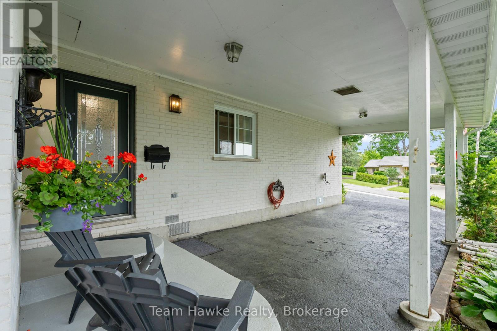 Property at 689 DOMINION AVENUE image 4