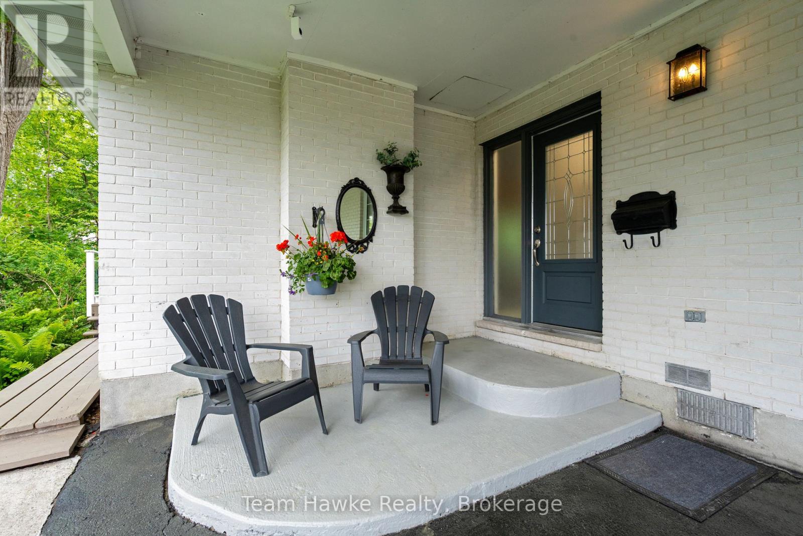 Property at 689 DOMINION AVENUE image 5