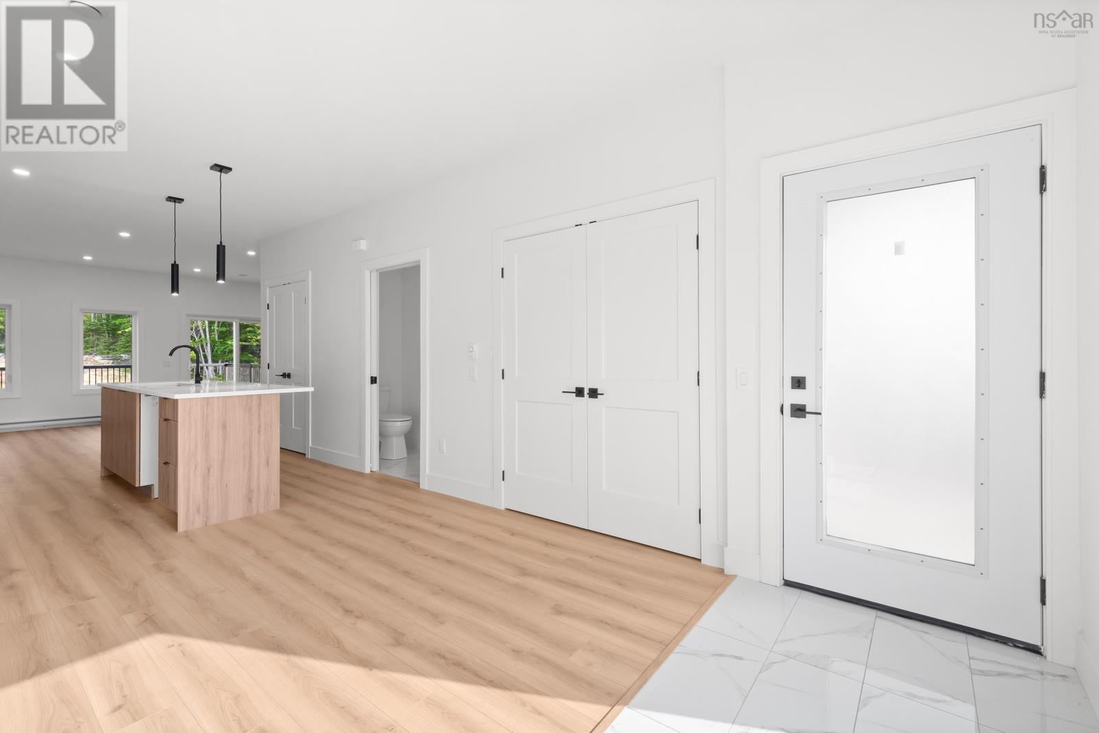 Property at 154 Colonial Crescent image 3