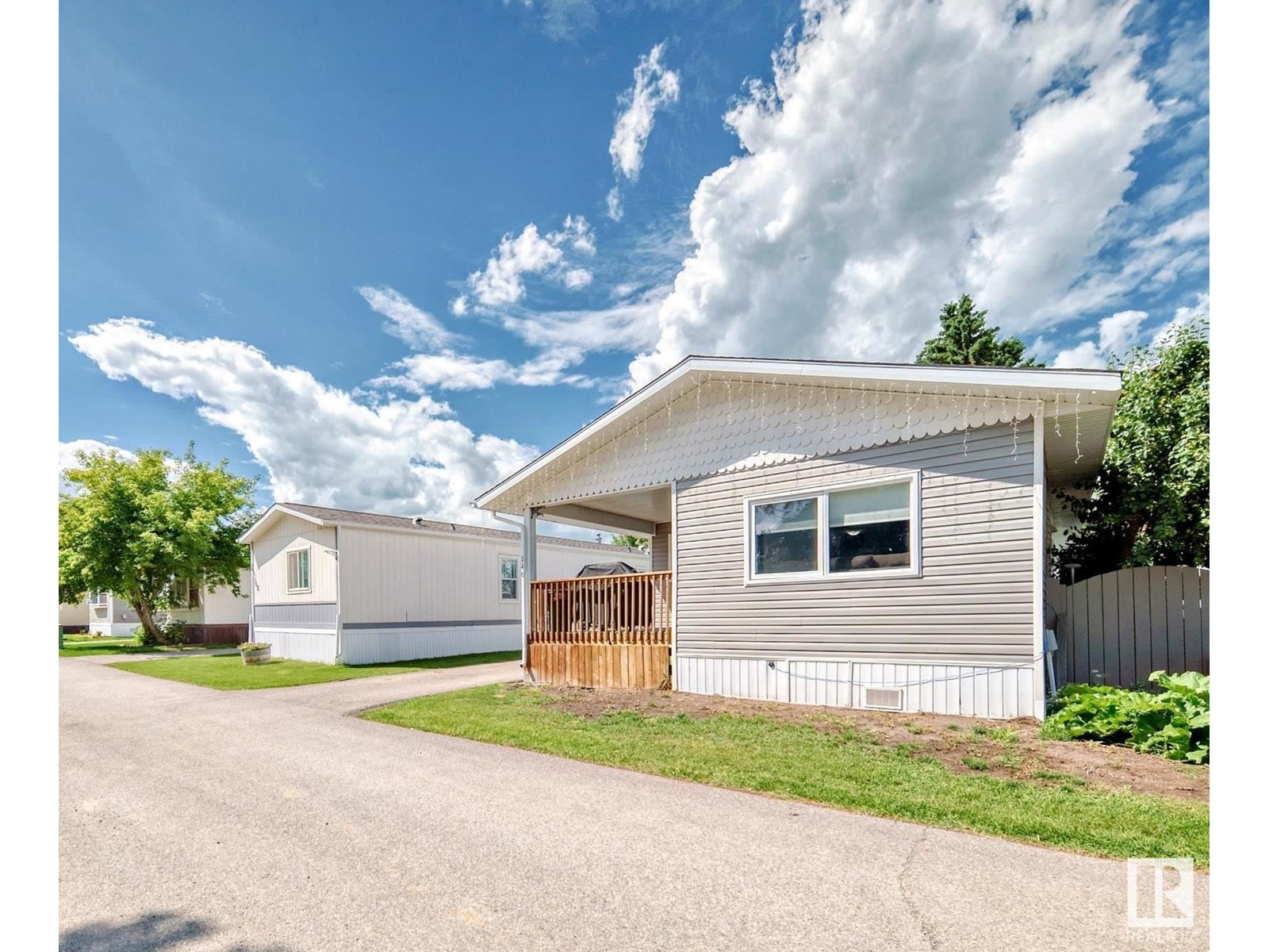 140 West View CR NW, Edmonton, Alberta