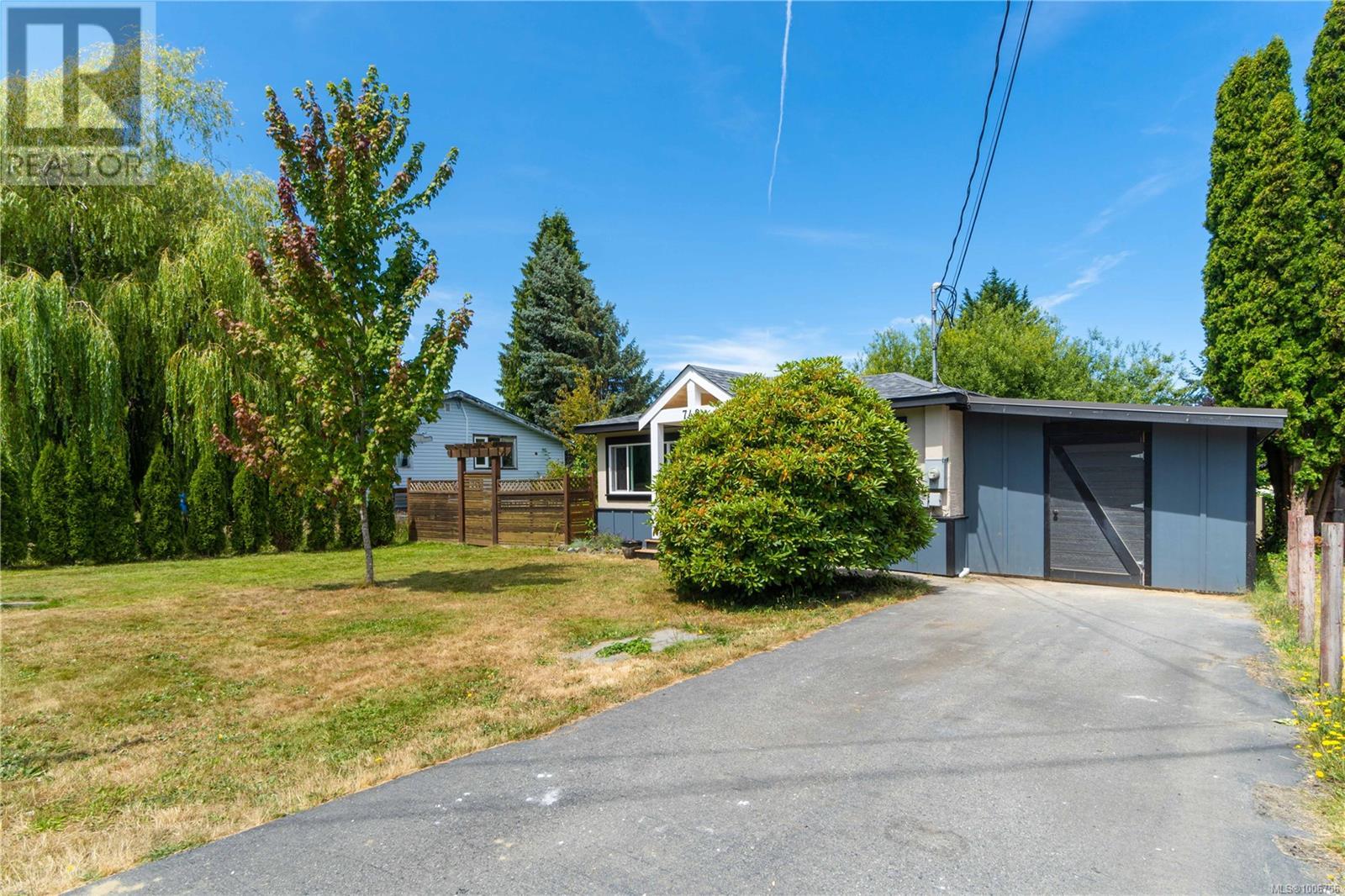 Property at 740 Oakley St image 4