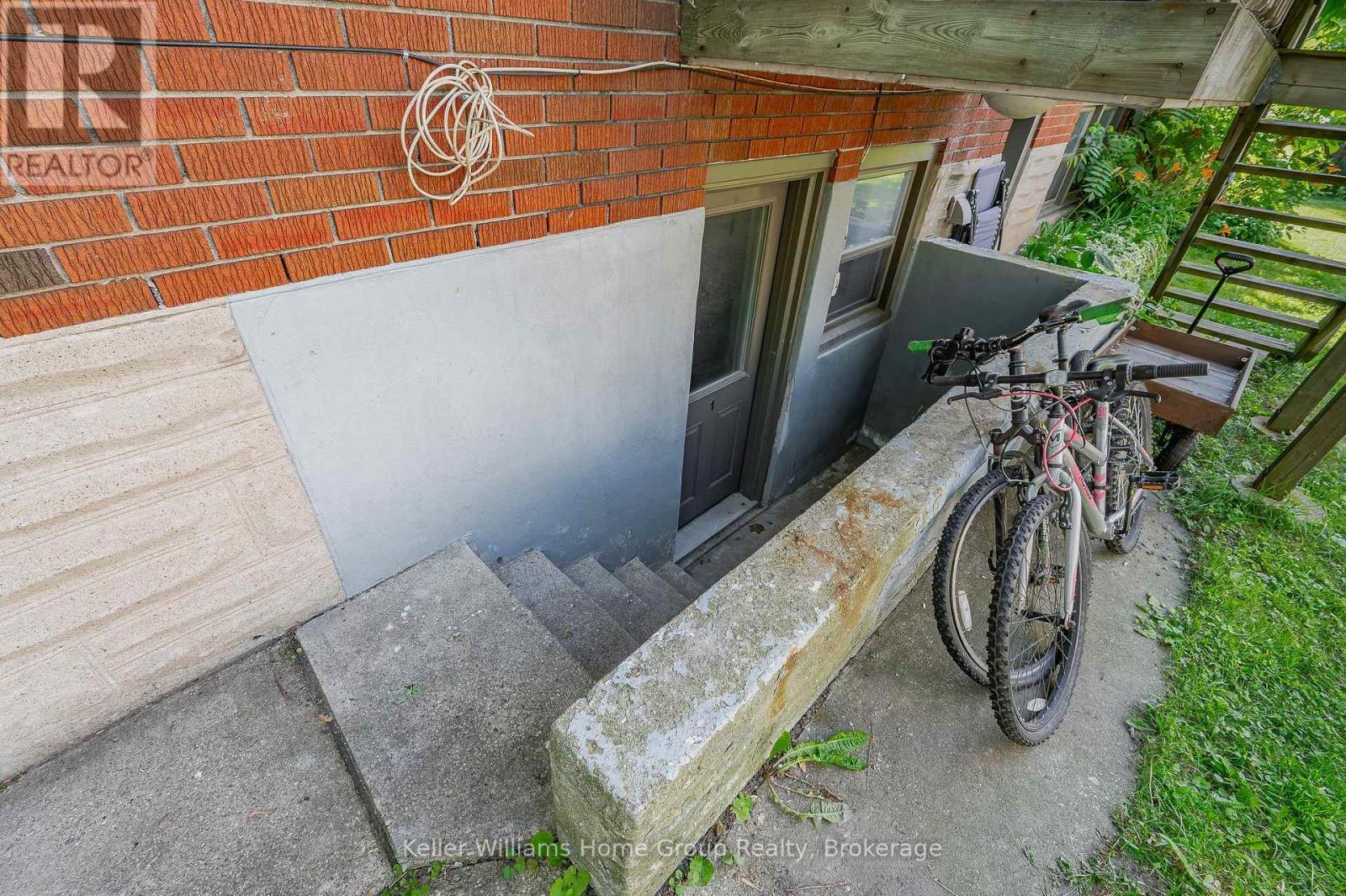 228 Connaught Street, Kitchener, Ontario  N2C 1B3 - Photo 10 - X12273907